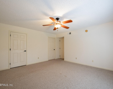 13715 Richmond Park Drive N - Photo Thumbnail 16