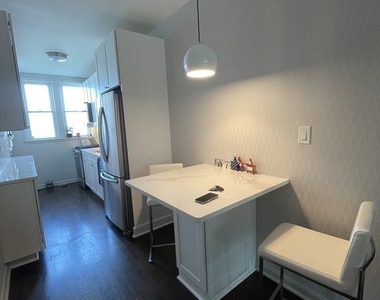 1210 W Jarvis Avenue - Photo Thumbnail 4