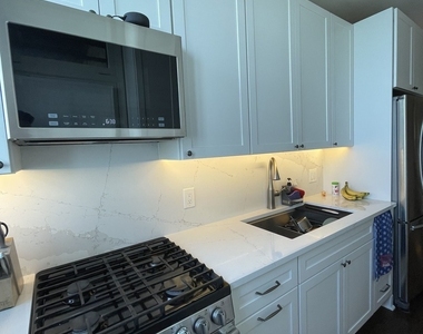 1210 W Jarvis Avenue - Photo Thumbnail 9