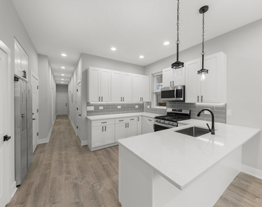 2317 W Taylor Street - Photo Thumbnail 2