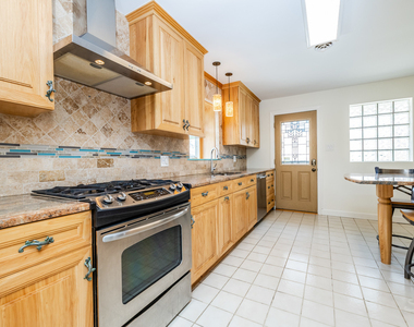 2334 S 10th Avenue - Photo Thumbnail 4
