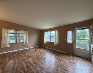301 Cherrywood Court - Photo Thumbnail 4