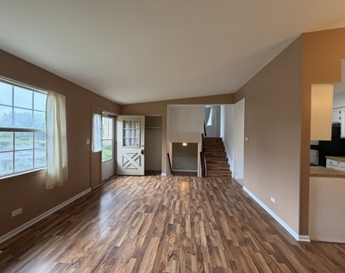 301 Cherrywood Court - Photo Thumbnail 3