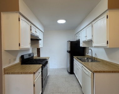 301 Cherrywood Court - Photo Thumbnail 5