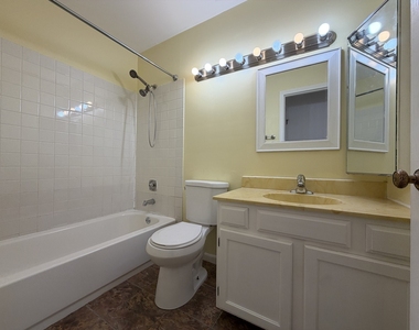 301 Cherrywood Court - Photo Thumbnail 9