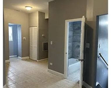 6444 S Eberhart Avenue - Photo Thumbnail 22
