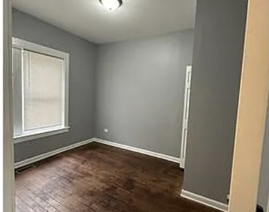 6444 S Eberhart Avenue - Photo Thumbnail 8