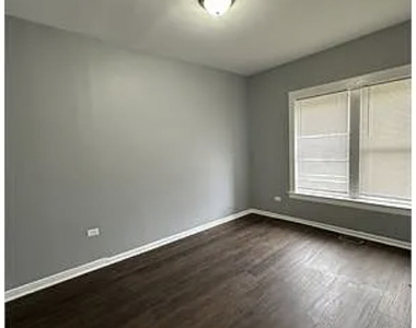 6444 S Eberhart Avenue - Photo Thumbnail 7