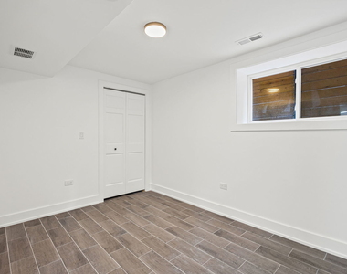 3934 N Sawyer Avenue - Photo Thumbnail 12