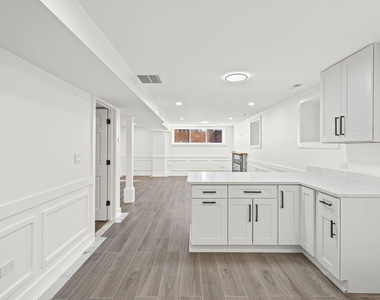 3934 N Sawyer Avenue - Photo Thumbnail 10