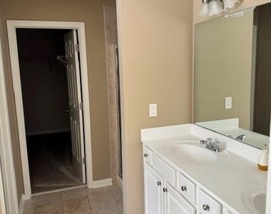 564 Friars Head Drive - Photo Thumbnail 9