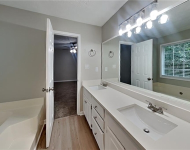 4602 Shay Terrace - Photo Thumbnail 11