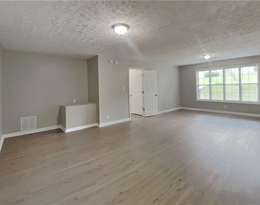 4602 Shay Terrace - Photo Thumbnail 5