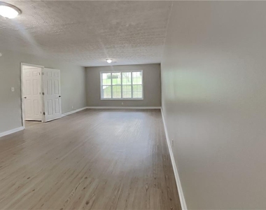 4602 Shay Terrace - Photo Thumbnail 4