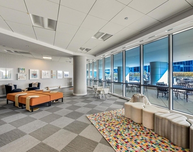 1201 S Prairie Avenue - Photo Thumbnail 6