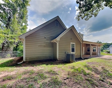 2630 Amber Creek Drive - Photo Thumbnail 17