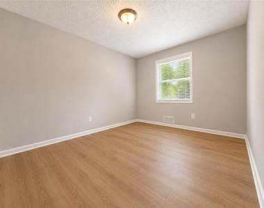 128 Mark Lane - Photo Thumbnail 11