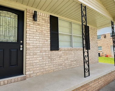 128 Mark Lane - Photo Thumbnail 1