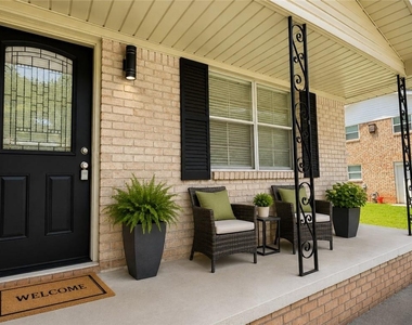 128 Mark Lane - Photo Thumbnail 2