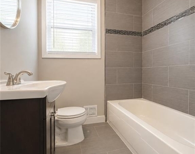 128 Mark Lane - Photo Thumbnail 13