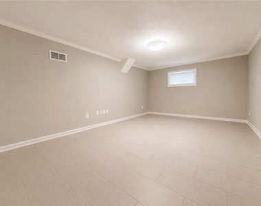 128 Mark Lane - Photo Thumbnail 16