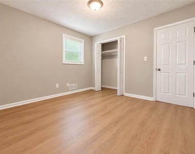 128 Mark Lane - Photo Thumbnail 14