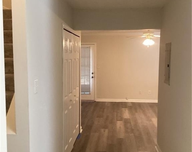 4260 Maple Valley Drive - Photo Thumbnail 8