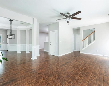 310 Sugarberry Lane - Photo Thumbnail 7