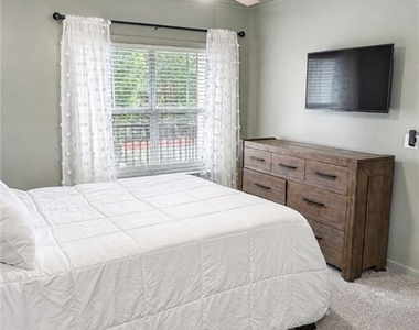 1850 Cotillion Drive - Photo Thumbnail 9