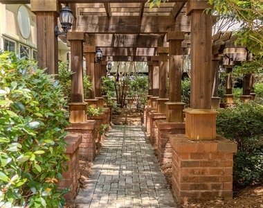 1850 Cotillion Drive - Photo Thumbnail 20