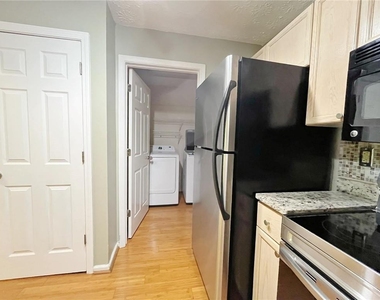 233 Bentley Place, - Photo Thumbnail 5