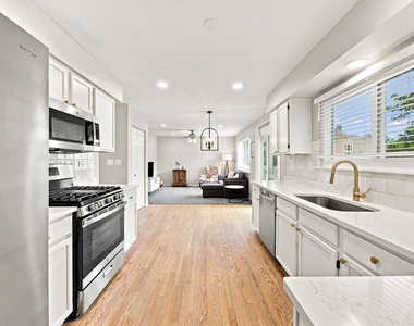 2052 Shady Grove Court - Photo Thumbnail 8