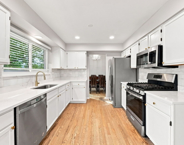 2052 Shady Grove Court - Photo Thumbnail 11