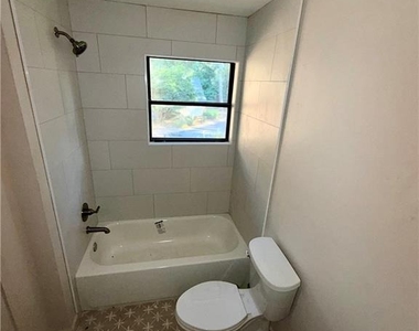 732 Hanover Lane Se - Photo Thumbnail 13