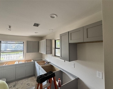 732 Hanover Lane Se - Photo Thumbnail 1