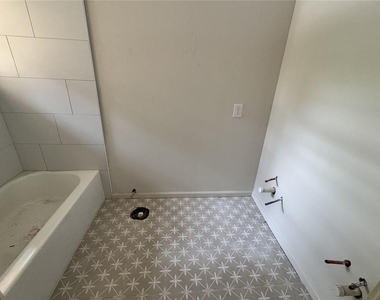 732 Hanover Lane Se - Photo Thumbnail 4