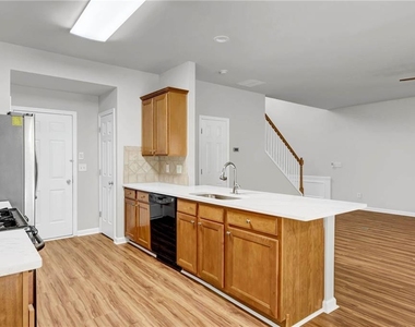 2027 Polesdean Trace - Photo Thumbnail 7