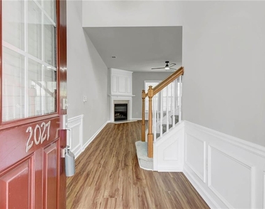 2027 Polesdean Trace - Photo Thumbnail 2