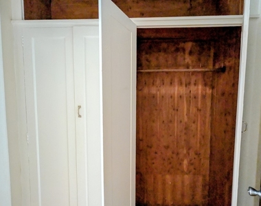 6703 N Greenview Avenue - Photo Thumbnail 5