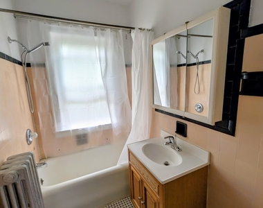 6703 N Greenview Avenue - Photo Thumbnail 4
