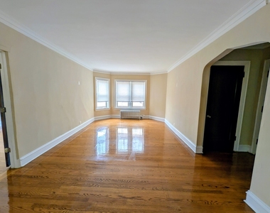 6703 N Greenview Avenue - Photo Thumbnail 1