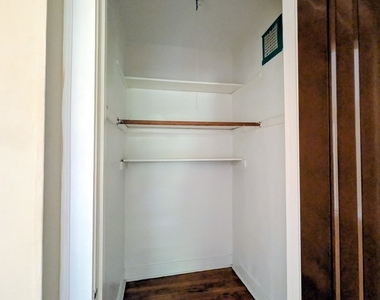 6703 N Greenview Avenue - Photo Thumbnail 6