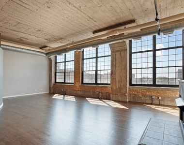 17 N Loomis Street - Photo Thumbnail 3