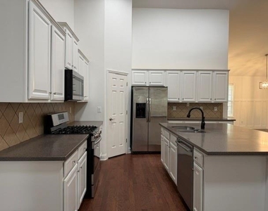1030 Amber Waves Avenue - Photo Thumbnail 6