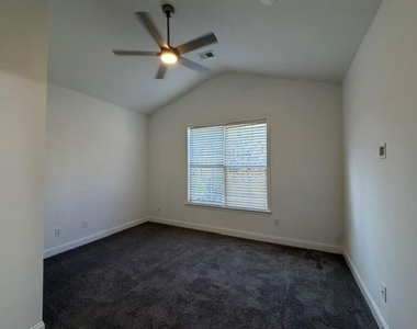 1030 Amber Waves Avenue - Photo Thumbnail 14
