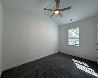 1030 Amber Waves Avenue - Photo Thumbnail 16