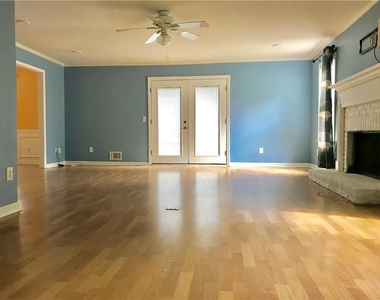 3354 Roundfield Circle - Photo Thumbnail 2