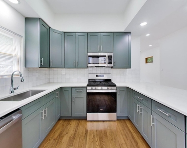 3308 N Racine Avenue - Photo Thumbnail 5