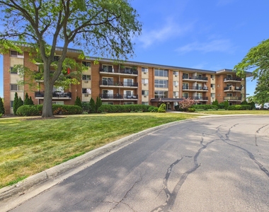 2210 S Goebbert Road - Photo Thumbnail 33