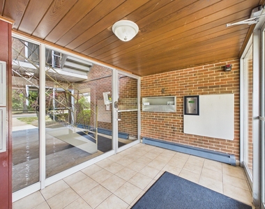 2210 S Goebbert Road - Photo Thumbnail 31